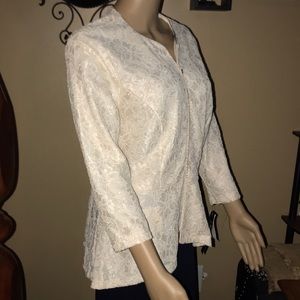 NWT Beautiful lace zip up formal jacket / blouse
